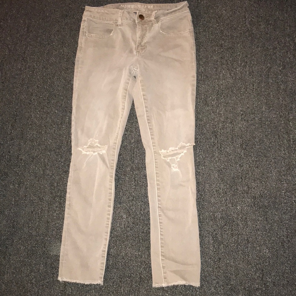 Tan American Eagle distressed super stretch capris